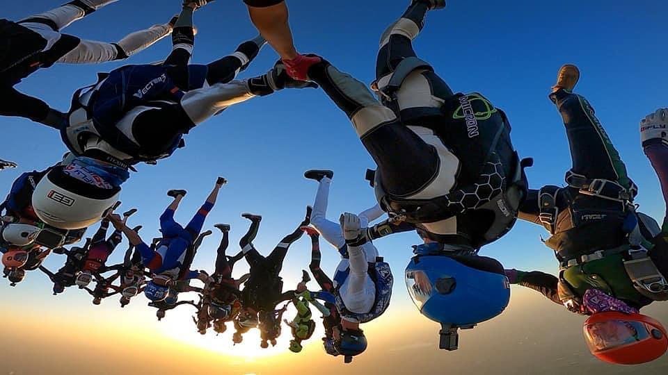 saut-en-parachute-basik-air-concept-casque-integraux