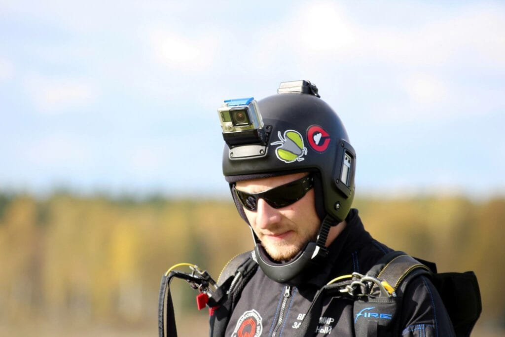 parachute-jumping-basik-air-concept-materiel-video